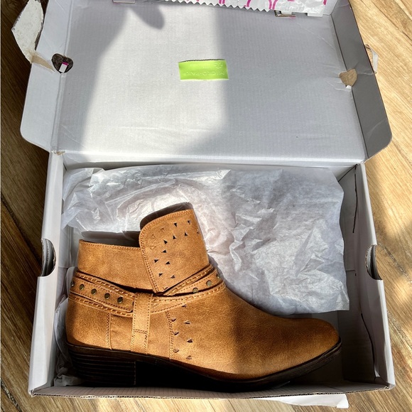 Brand new ladies cognac booties - Picture 11 of 11